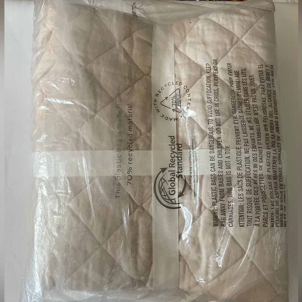 2 Pottery Barn Belgian Flax Linen Diamond Quilted Euro Sham - Picture 4 of 4